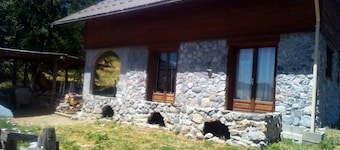 Very sunny chalet at the foot of the slopes, the Ecrins and the paragliding departure point!