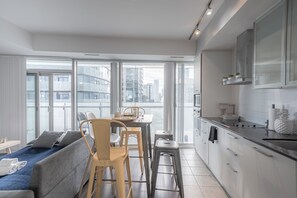 Micro-ondes, four, plaque de cuisson, lave-vaisselle