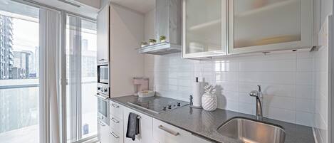 Mikrobølgeovn, ovn, kogeplade, opvaskemaskine