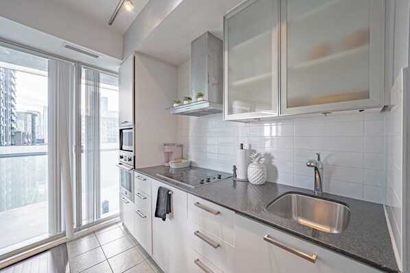 Mikrobølgeovn, ovn, kogeplade, opvaskemaskine