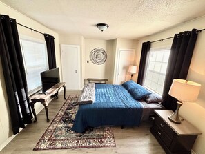 2 bedrooms, desk, free WiFi, bed sheets