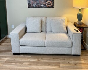 Appartamento Premium | Area soggiorno | TV a schermo piatto