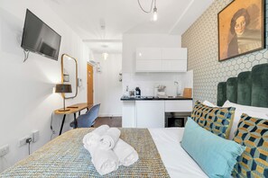 Desk, iron/ironing board, travel cot, WiFi