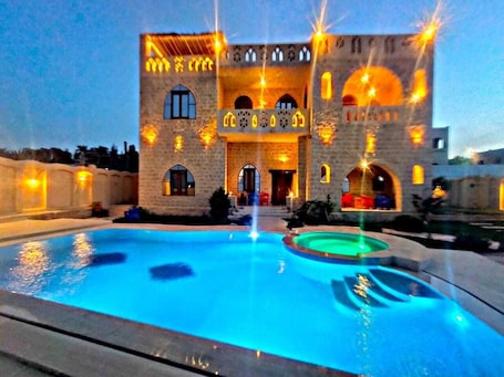 Pool. Spacious 7-bedroom villa in brilliant Faiyum Governorate with AC
