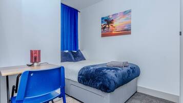 House | 5 bedrooms, iron/ironing board, free WiFi, bed sheets