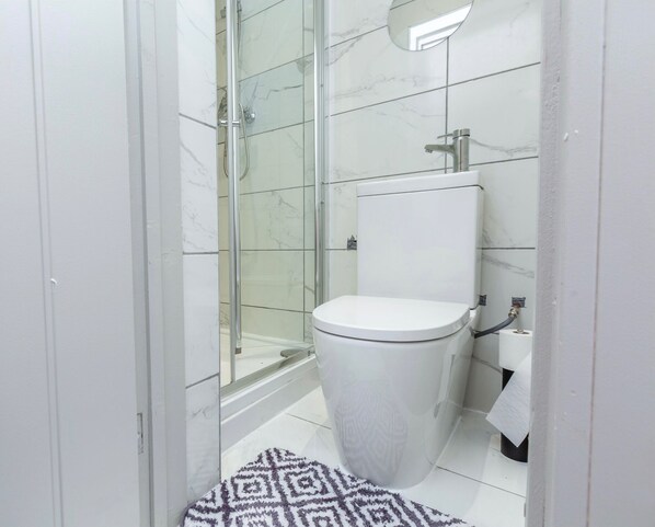 House | Bathroom | Shower, hair dryer, towels
