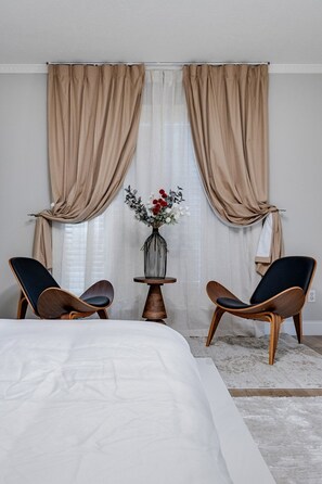 2 habitaciones, tabla de planchar con plancha, wifi y ropa de cama