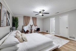 2 slaapkamers, een strijkplank/strijkijzer, wifi, beddengoed