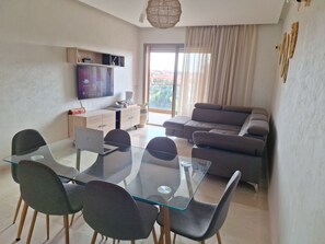 Smart TV - Luxury apartment in Marrakech, splendid view of the city & Atlas mountains (Marrakesh)