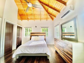 3 Schlafzimmer, Schreibtisch, Bügeleisen/Bügelbrett, kostenloses WLAN