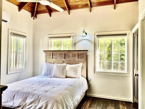 3 habitaciones, escritorio, tabla de planchar con plancha y wifi gratis