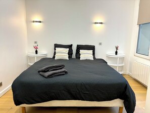 1 slaapkamer, een strijkplank/strijkijzer, gratis wifi, beddengoed