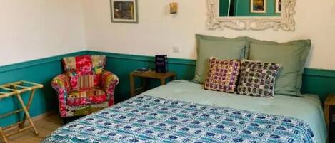 1 dormitori, un bressol de viatge, wifi i roba de llit