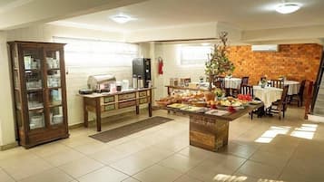 Desayuno típico de la región gratuito y diario