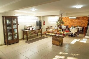 Desayuno típico de la región gratuito y diario