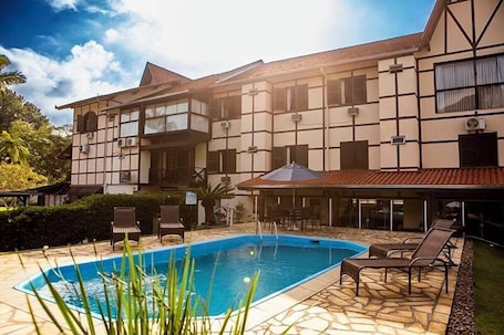 Outdoor pool. Hotel Steinhausen