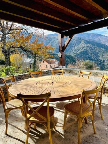 Charming village house with terrace and superb mountain views!