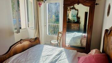 4 chambres, fer et planche à repasser, lit parapluie, Wi-Fi