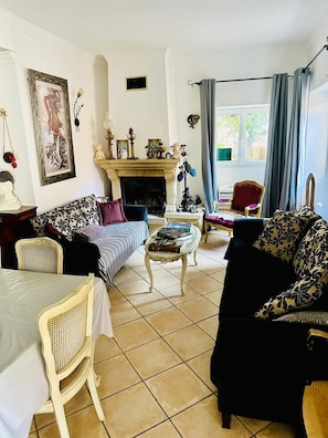 Smart TV, fireplace - Charming village house with terrace and superb mountain views! (Cambia)