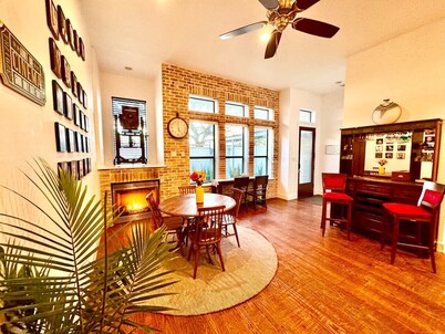 Vintage Modern Luxury-Deep Ellum-Fair Park