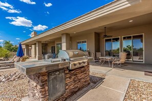 Outdoor dining - Scottsdale Escape|Pool,Hot tub,MiniGolf,FirePit (Scottsdale)