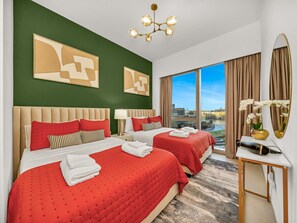 2 Schlafzimmer, Schreibtisch, Bügeleisen/Bügelbrett, Reisekinderbett