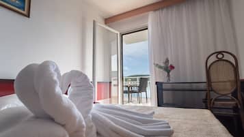 128 bedrooms, bed sheets