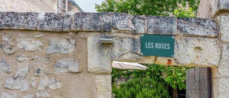 تفاصيل الفندق من الخارج