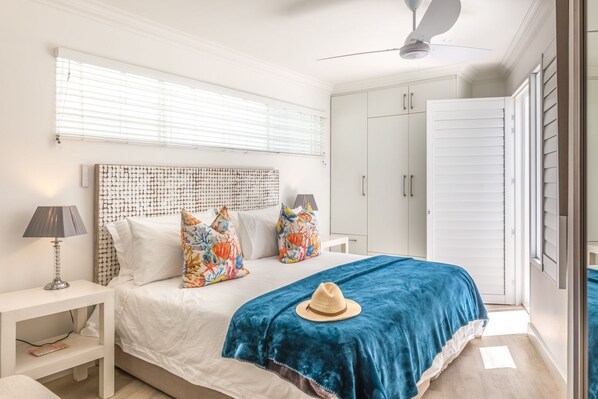 8 bedrooms, iron/ironing board, WiFi, bed sheets