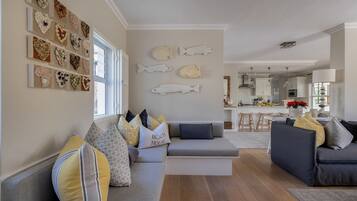 Smart TV, fireplace, table tennis