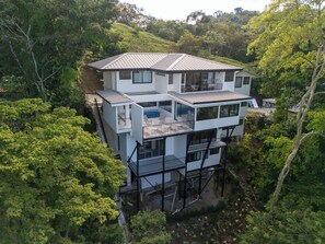 Exterior - Brand New: Casa Rambutan where Luxury meets Nature (Quepos)