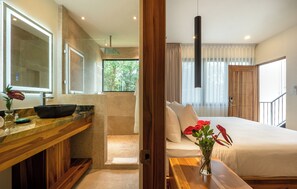 8 bedrooms, in-room safe, travel cot, WiFi - Brand New: Casa Rambutan where Luxury meets Nature (Quepos)
