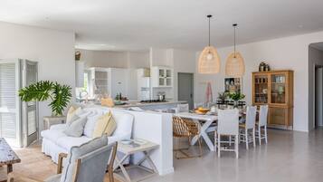 Smart-tv och eldstad