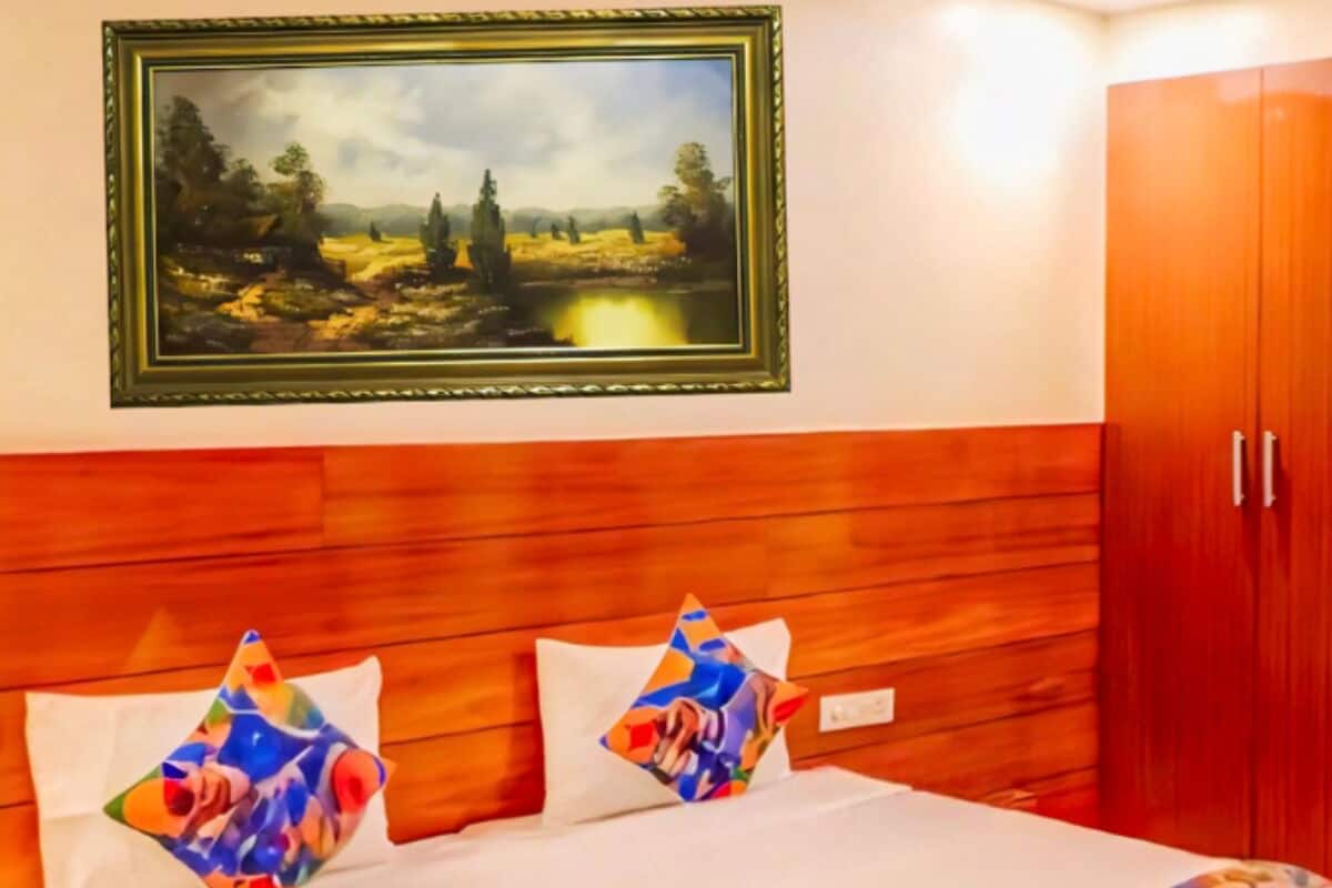 Habitación Deluxe doble, balcón, vistas a la ciudad | Sábanas de algodón egipcio y ropa de cama de alta calidad