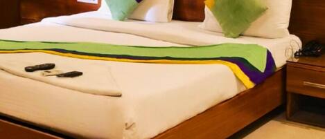 Chambre Deluxe double, balcon, vue sur la ville | Draps en coton égyptien, literie de qualité