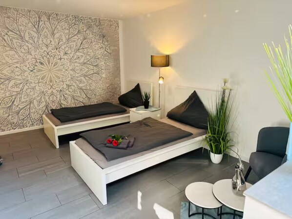 2 bedrooms, iron/ironing board, WiFi, bed sheets - Apartment MiRa 5 (Pulheim)