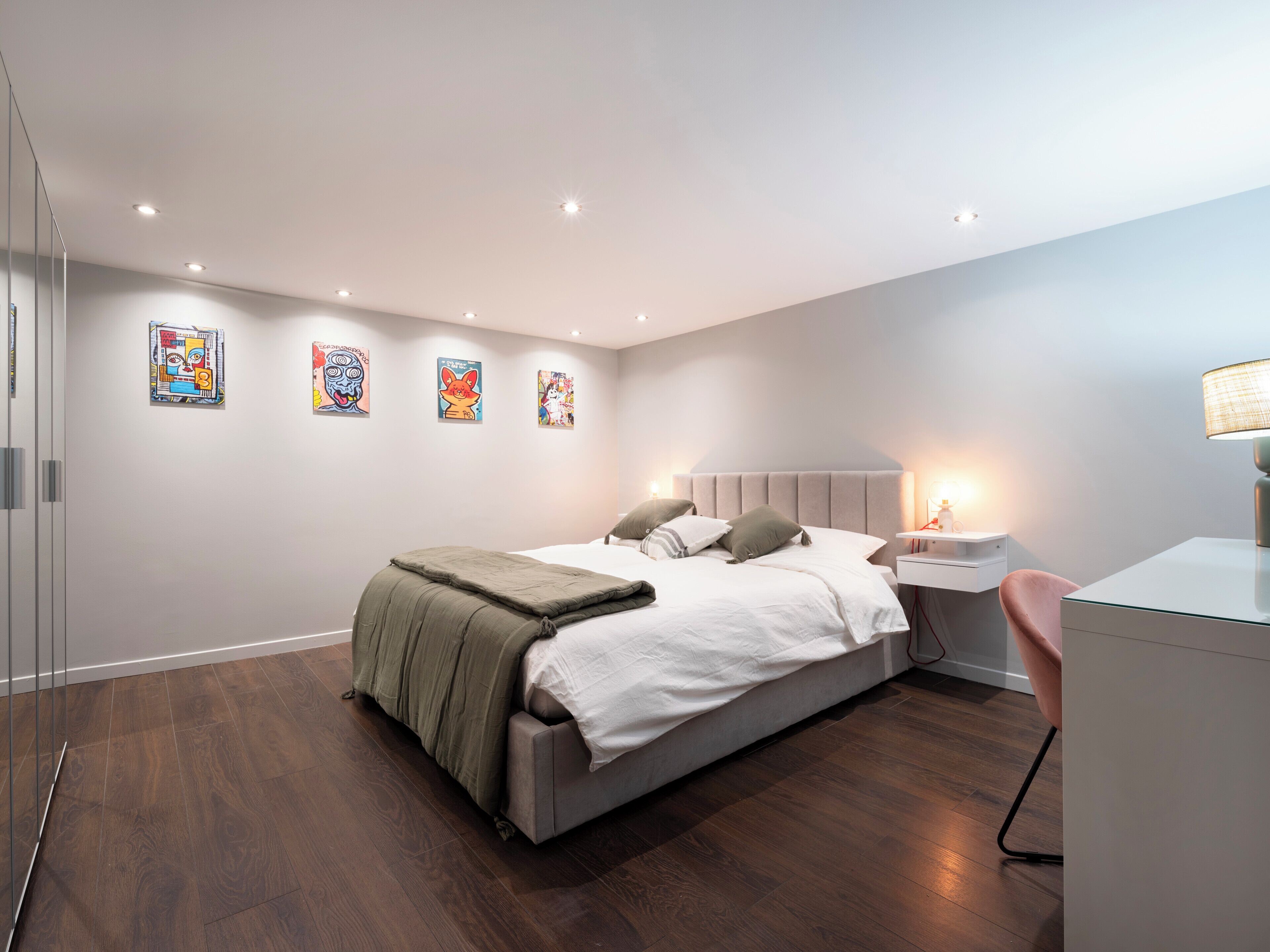 2 habitaciones, tabla de planchar con plancha, cuna de viaje y wifi 