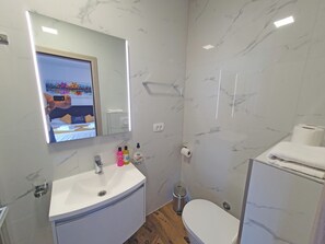 Shower, hair dryer, towels, soap - Holiday Home Gordana - Charming Double Room with Balcony in fabulous Hvar (Hvar)
