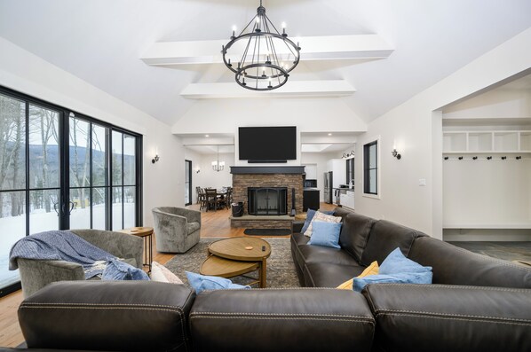 Télévision, cheminée