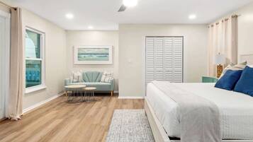 4 bedrooms, desk, iron/ironing board, WiFi