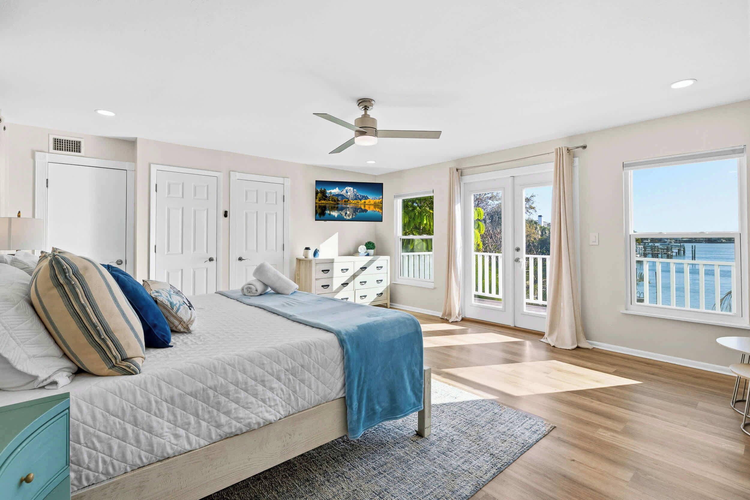 4 habitaciones, escritorio, tabla de planchar con plancha y wifi 