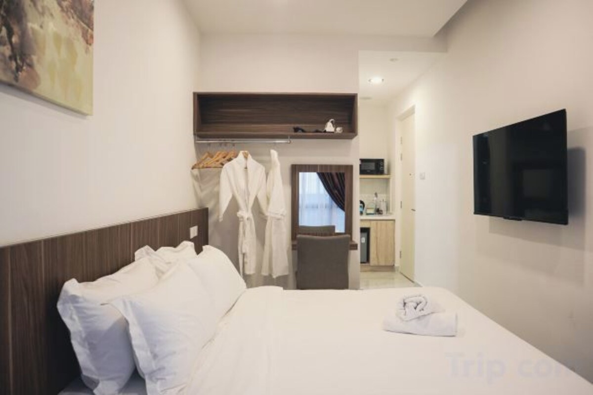 Sengetøy av topp kvalitet, dundyner, memory foam-senger og skrivebord