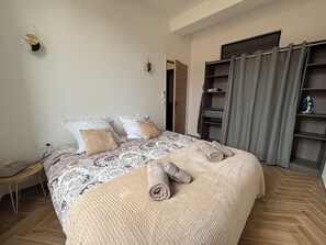 2 slaapkamers, een strijkplank/strijkijzer, wifi, beddengoed