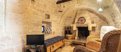 Télévision, cheminée