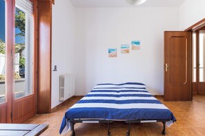 3 camere