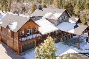 House | 5 bedrooms - Fox Whisper Lodge by Avantstay 10mins to Slopes (Big Bear City)