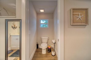 Shower, towels, soap, shampoo - The Bright Haven in Cape Coral  (Cape Coral)