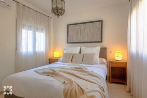 4 bedrooms, iron/ironing board, free WiFi