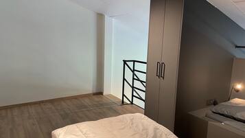Apartemen | 2 kamar tidur dan dilengkapi dengan perabotan berbeda-beda