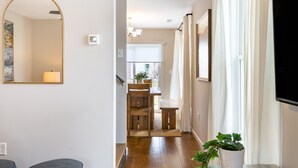 Unclassified image, 3 of 44, button - Silver Maple by Avantstay Modern Stylish Haven (Asheville)